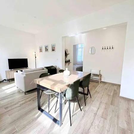 Apartment Le Bruna: 4 Prs, Clim, 10 Min Plages Antibes